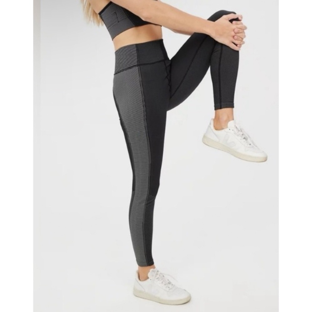Aerie Offline Black Ribbed Two Tone 7/8 Leggings Size Small